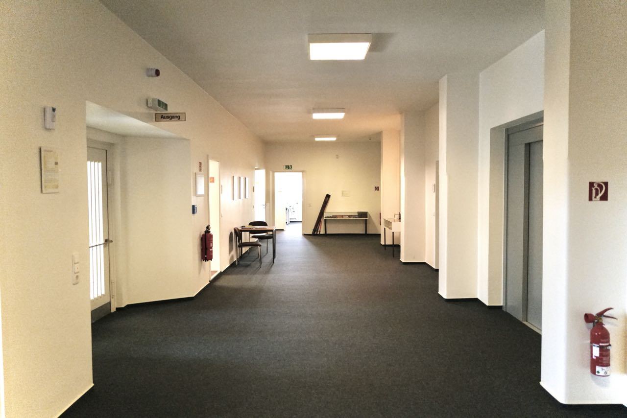 Flur mit Aufzug