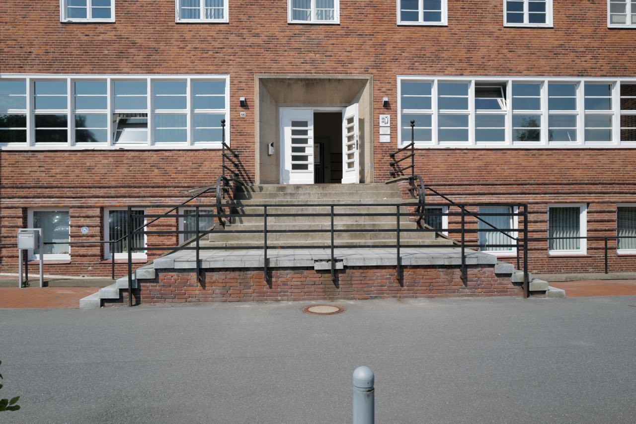 Portal mit Eingangstreppe